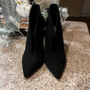 Steve Madden - black suede heels